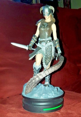 skyrim female dragonborn statue